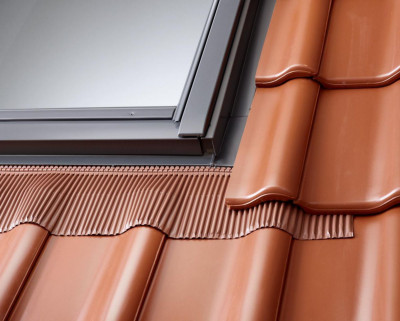 Raccord EDW sur tuiles rouge brun 78 x 118 cm VELUX