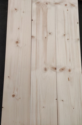 Plancher massif Épicéa raboté profil micro chanfrein déclassé choix B 27 x 140 x 5400 mm