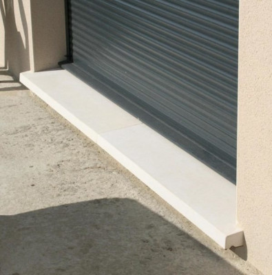 Seuil pour porte fenêtre coulissante avec rejingot de 7 cm, traditionnel, profondeur 38, longueur 180 cm ALENTOUR