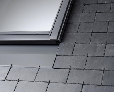 Raccord EDN pour fenêtre de toit SK08 114x140 cm pose encastrée sur ardoises gris anthracite EDN SK08 0000 VELUX