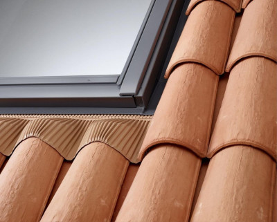 Raccord EDW pour fenêtre de toit MK04 78x98 cm pose traditionnelle sur tuiles ocre-jaune EDW MK04 0700C1 VELUX