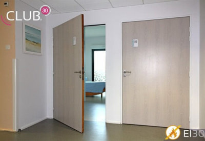 Bloc-porte Plane Acoustique Club EI30 prépeinte 30 dB à chant droit Droit Poussant 930x2040 mm Huisserie 68x57 mm avec joint AVM Menuiserie