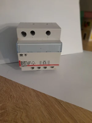 Transformateur de sonnerie et carillon sortie 8V / 12V puissance 24VA LEGRAND - 413092