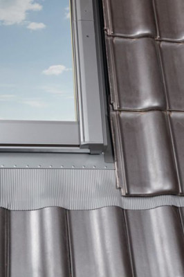 Raccord simple EDW pour fenêtre de toit RotoQ pose sur tuiles aluminium anthracite 78 x 98 cm 